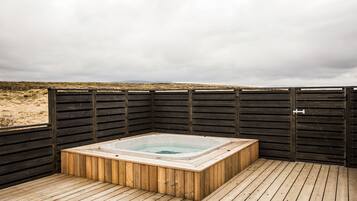 Luxury Cabin, 2 Bedrooms | 1 bedroom, free WiFi, bed sheets