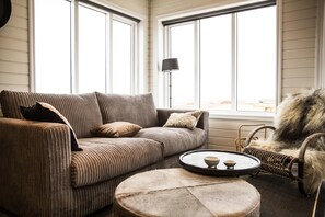 Cabana superluxo, 2 quartos | Sala de estar | TV, DVD player