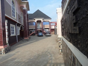 Exterior - De Zone Hotel (Lagos)