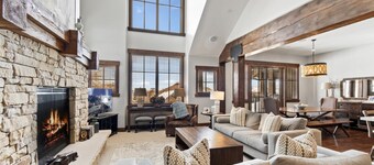 Last-Minute Savings! Cottage with Ski-in/Ski-out Access, Fireplace and Hot Tub!