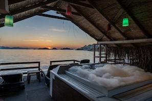 Outdoor spa tub - Golden Beach Bodrum By Jura - All Inclusive (Bodrum)