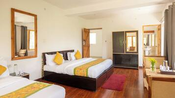 Familierom, flere senger, balkong, fjellutsikt | Sengetøy av topp kvalitet, dundyner, memory foam-senger og skrivebord