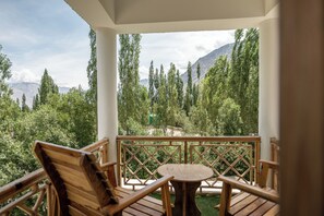 Familienzimmer, Mehrere Betten, Balkon, Bergblick | Balkon