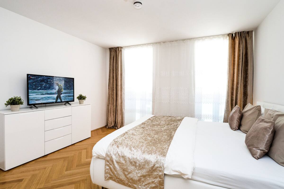 1 bedroom, iron/ironing board, free WiFi