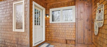 Charming Two bedroom Townhouse within walking distance to all activities Glazebrook J4