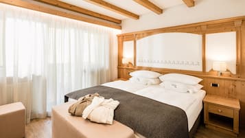 Suite Royal | Copriletto in piuma, materassi in memory foam, minibar