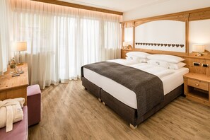 Down duvets, memory-foam beds, minibar, in-room safe - Giardin Boutique Hotel B&B (Selva di Val Gardena)