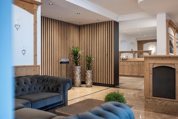 Reception - Giardin Boutique Hotel B&B (Selva di Val Gardena)