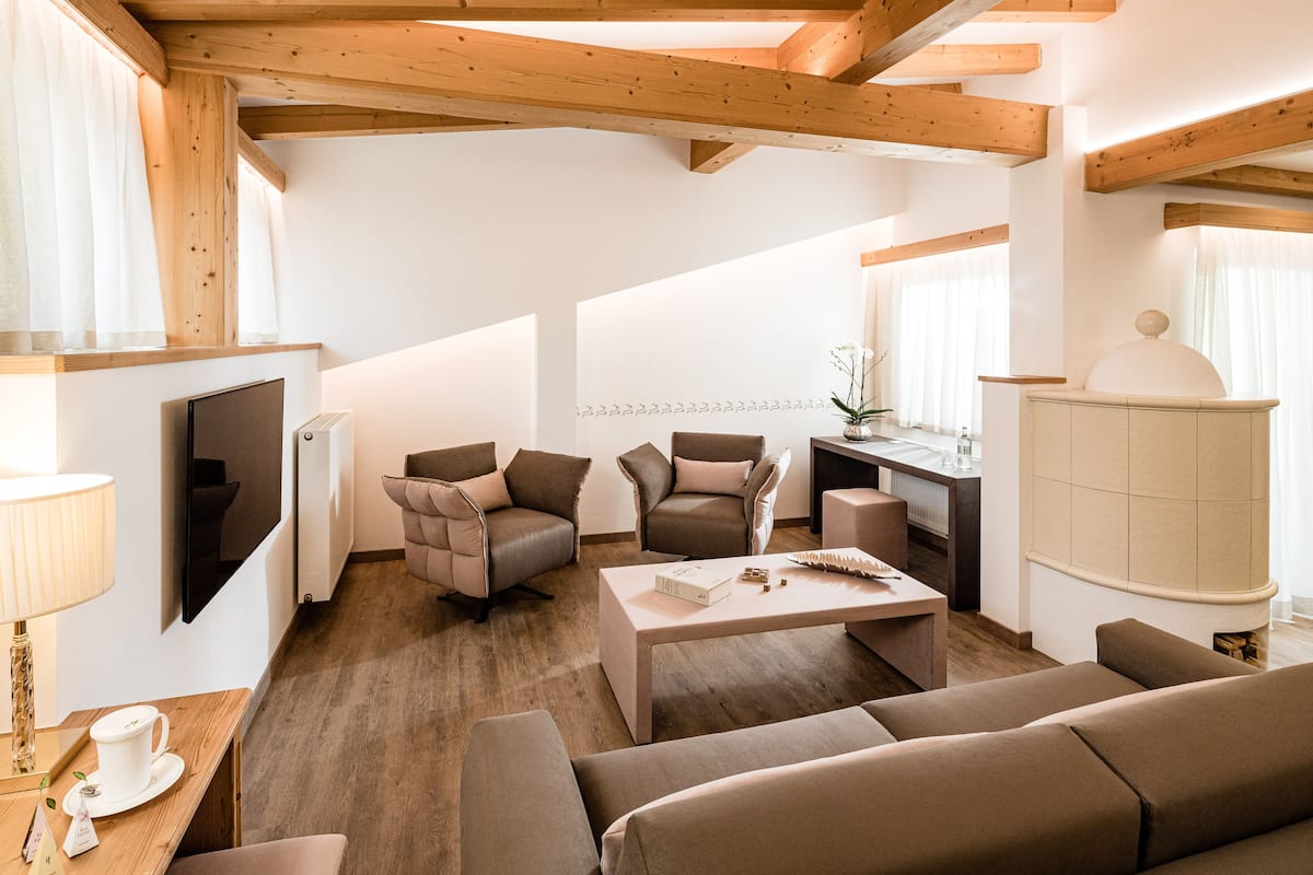 Royal suite | Woonkamer | Een flatscreentelevisie
