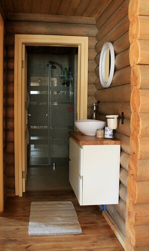 Cabaña | Baño | Ducha, artículos de higiene personal gratuitos y secador de pelo