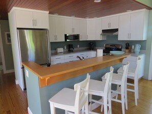 Microwave, dishwasher, coffee/tea maker, toaster