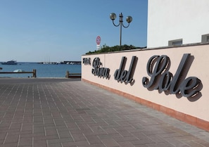 Exterior detail - Hotel Riva Del Sole (Campo nell'Elba)