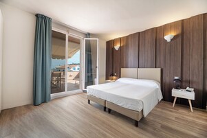 Suite junior | Minibar, caja fuerte, escritorio y wifi gratis