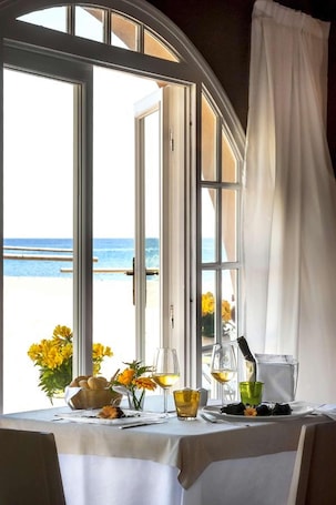 Almoço e jantar, culinária local. Hotel Riva Del Sole