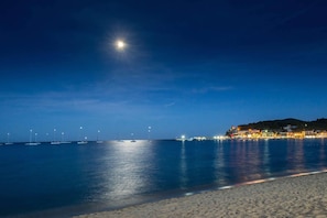 Beach nearby, white sand - Hotel Riva Del Sole (Campo nell'Elba)