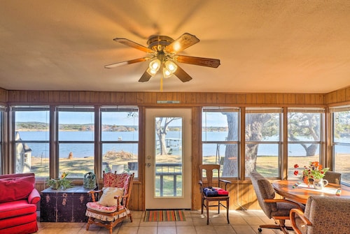 Tow Retreat on Lake Buchanan w/ Dock & Kayaks!