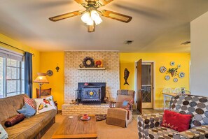 TV, fireplace, DVD player, ping pong - Tow Retreat on Lake Buchanan w/ Dock & Kayaks! (Tow)