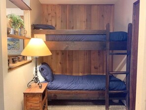 1 quarto, roupa de cama