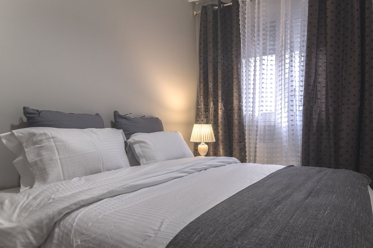 Apartamento, balcón | Caja fuerte, tabla de planchar con plancha, wifi gratis