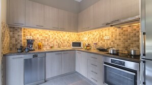 A modern kitchen with stainless steel appliances, a dishwasher, and a microwave. - Down Town Modern Apartments (Athens)