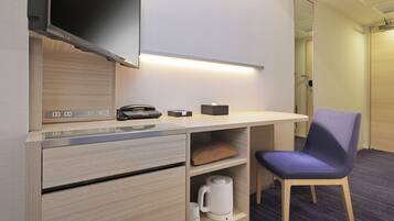 Semi Double Room, Non Smoking | Desk, laptop workspace, free WiFi, bed sheets