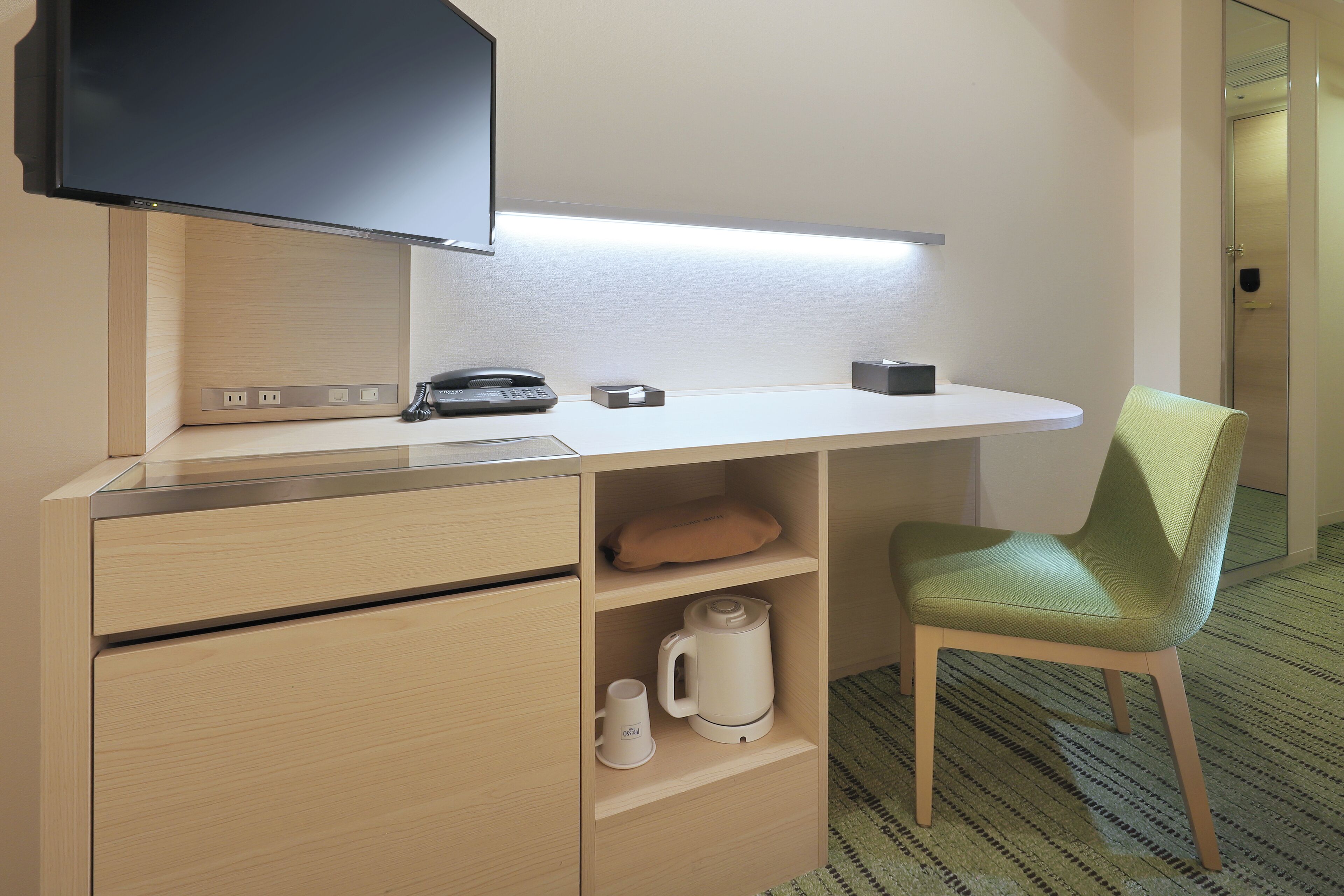 desk, laptop workspace, free wifi, bed sheets