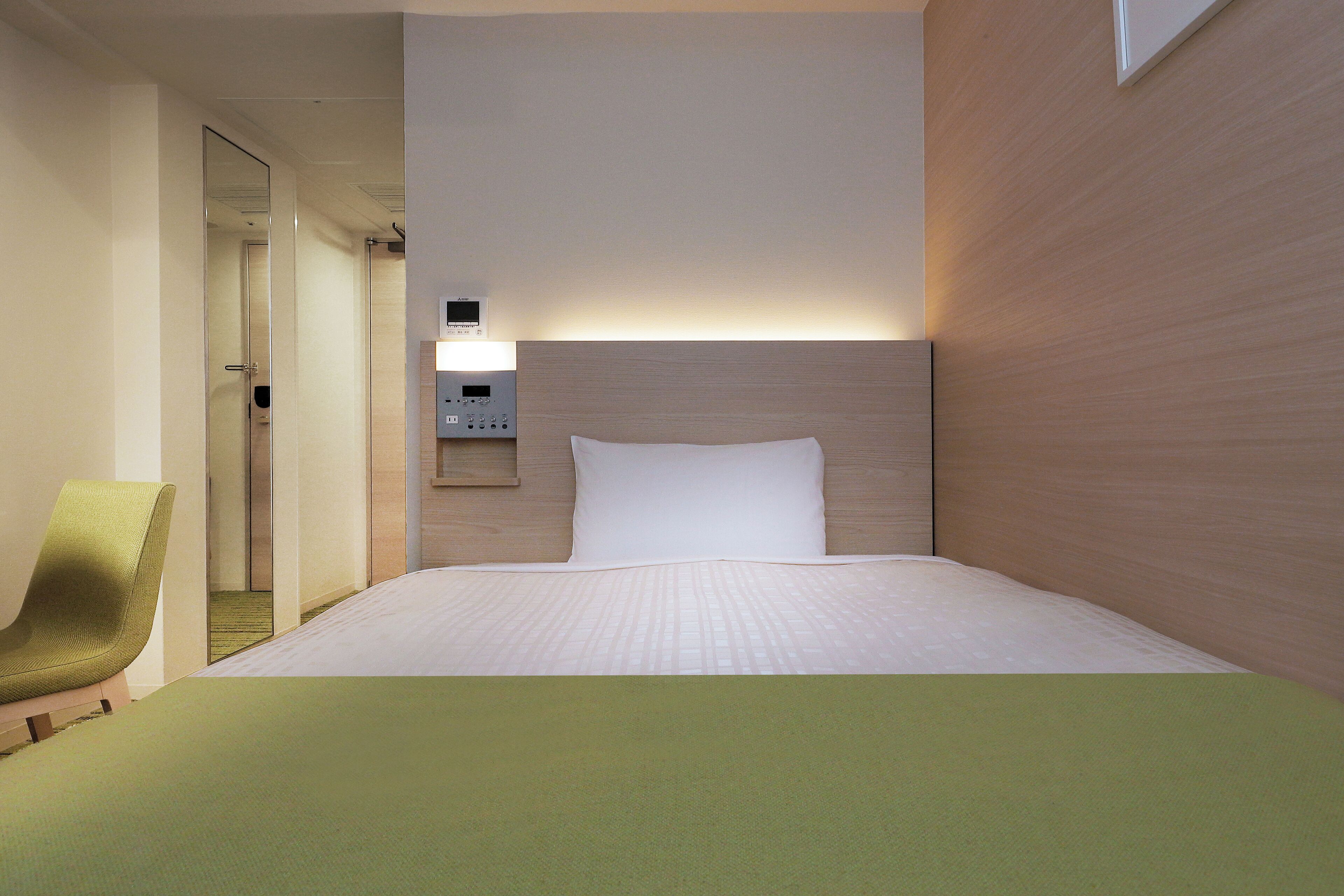 desk, laptop workspace, free wifi, bed sheets