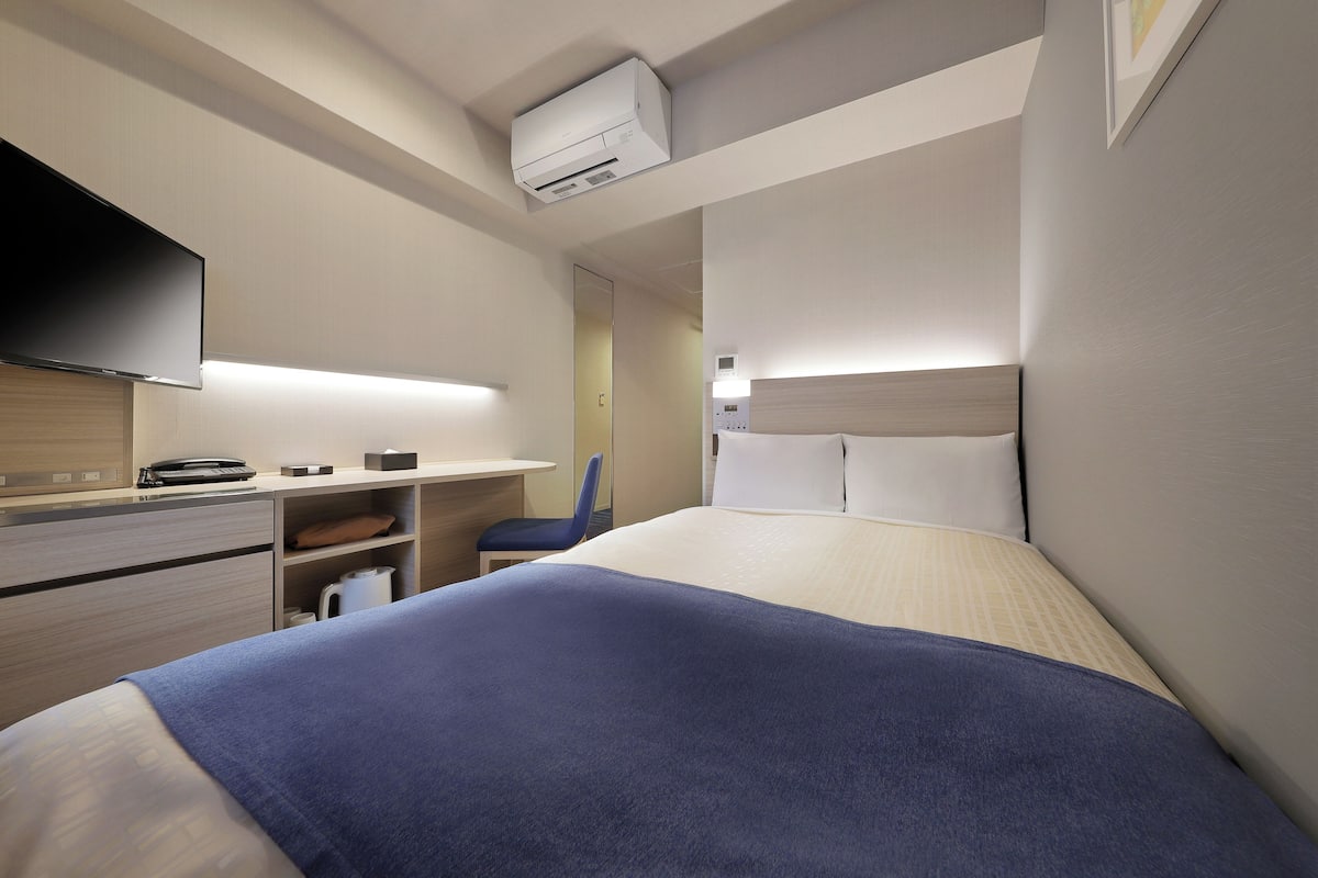 Doppelzimmer, Nichtraucher (Semi Double Room) | Schreibtisch, laptopgeeigneter Arbeitsplatz, kostenloses WLAN