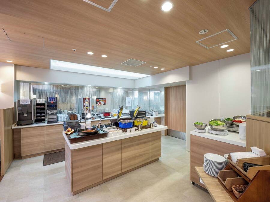 Daily buffet breakfast for a fee