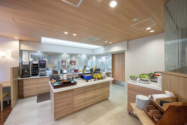 Petit déjeuner buffet servi tous les jours en supplément