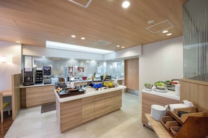 Desayuno buffet diario (JPY 1500 por persona)