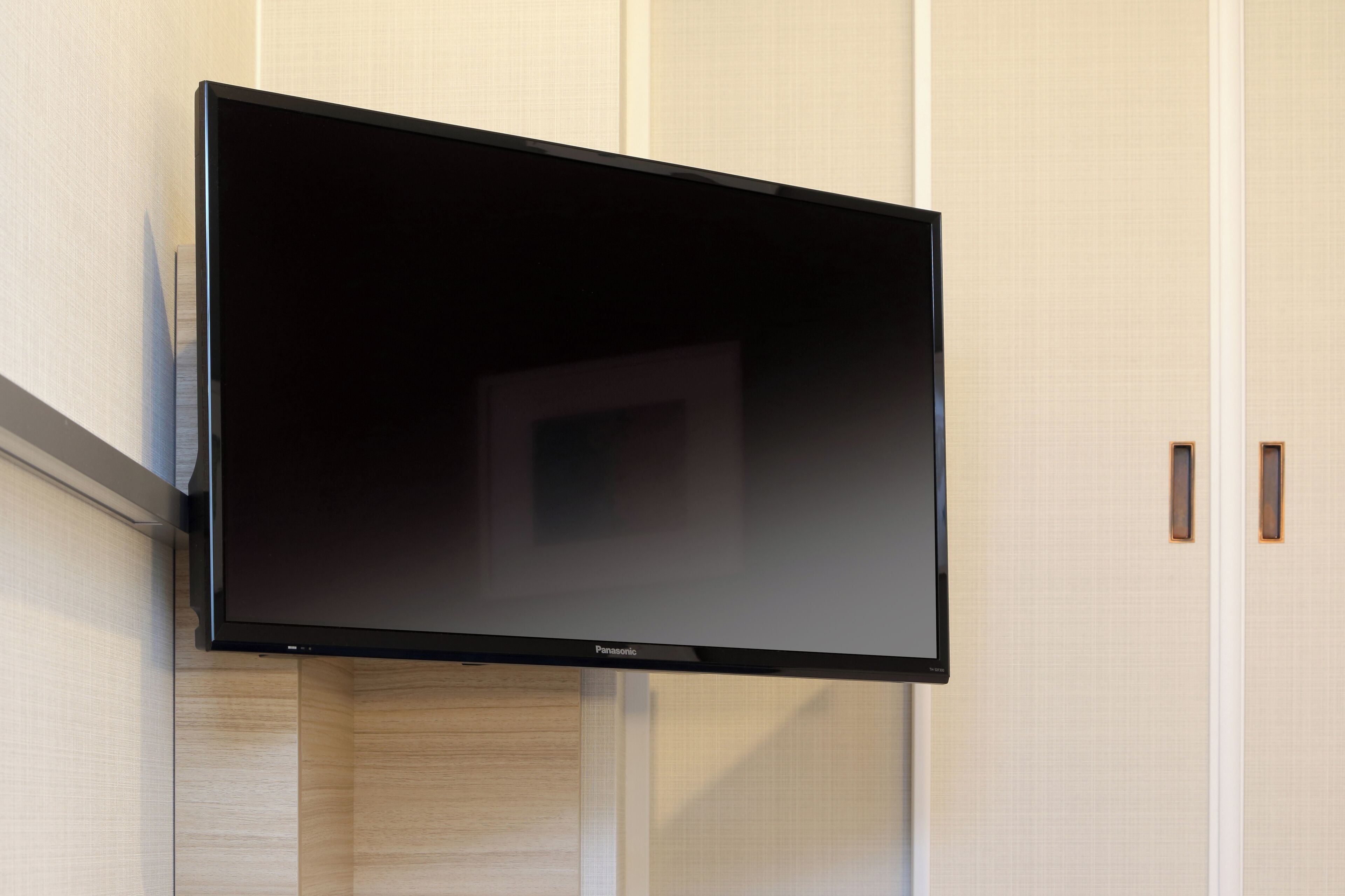 desk, laptop workspace, free wifi, bed sheets