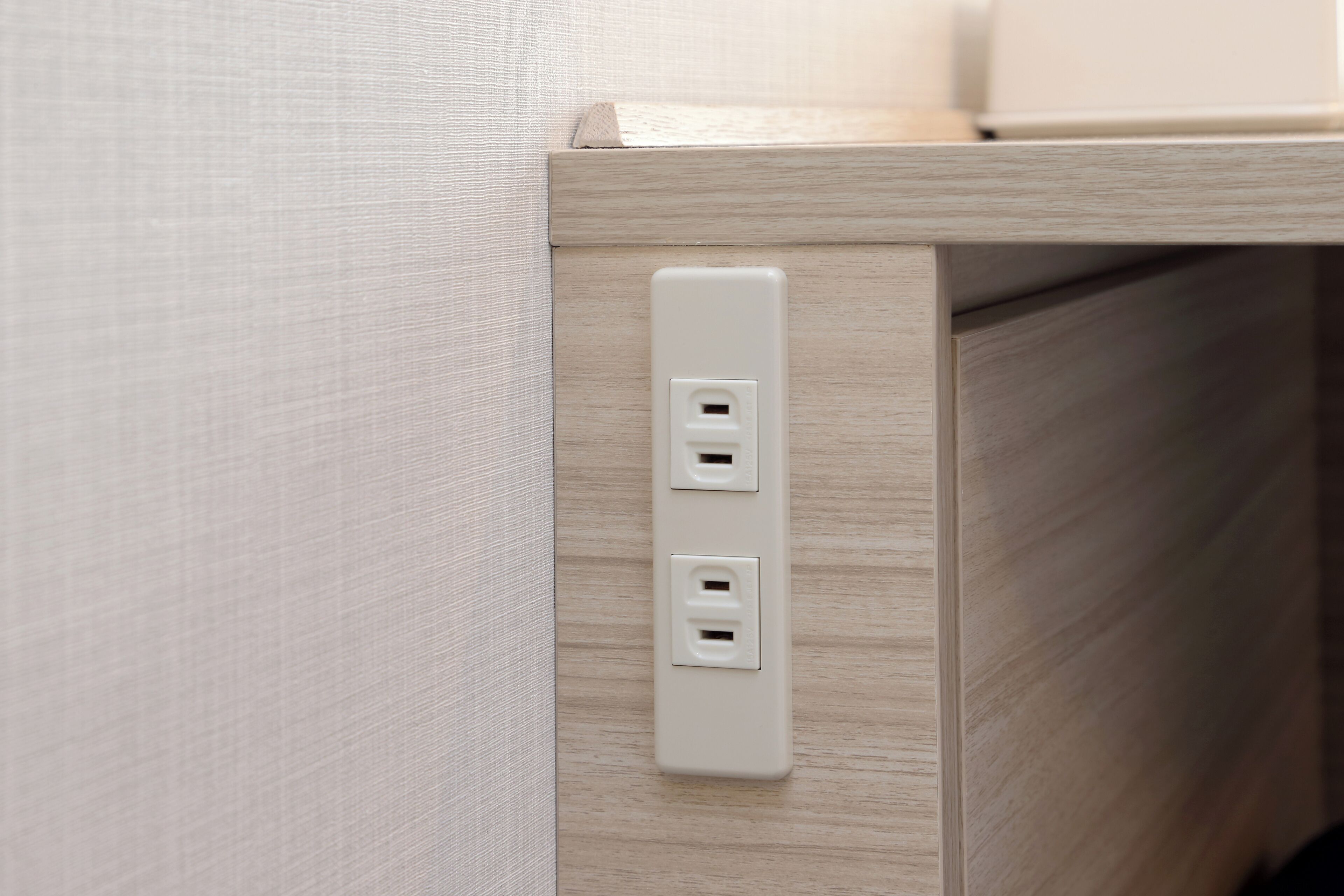 desk, laptop workspace, free wifi, bed sheets