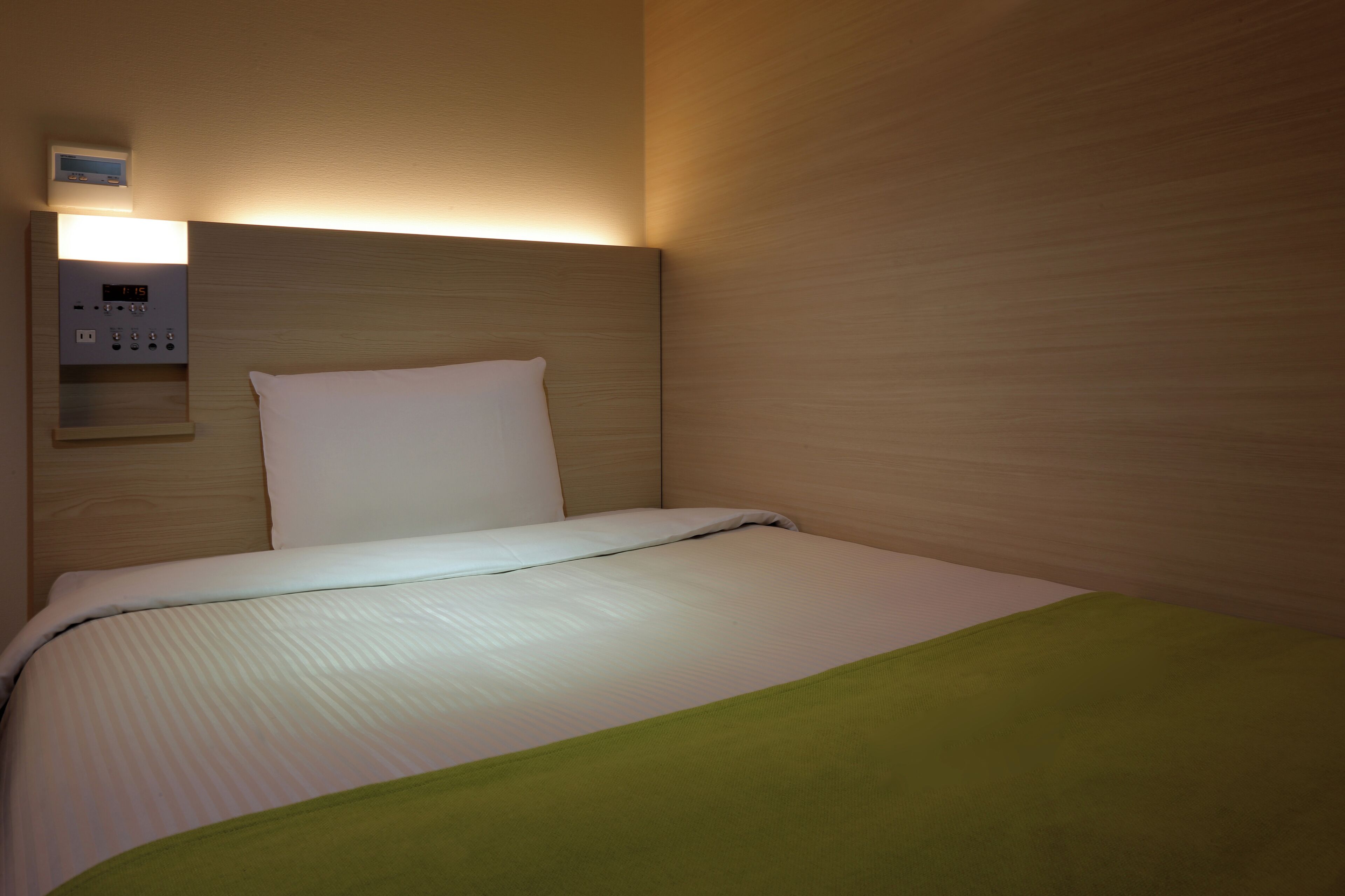 desk, laptop workspace, free wifi, bed sheets