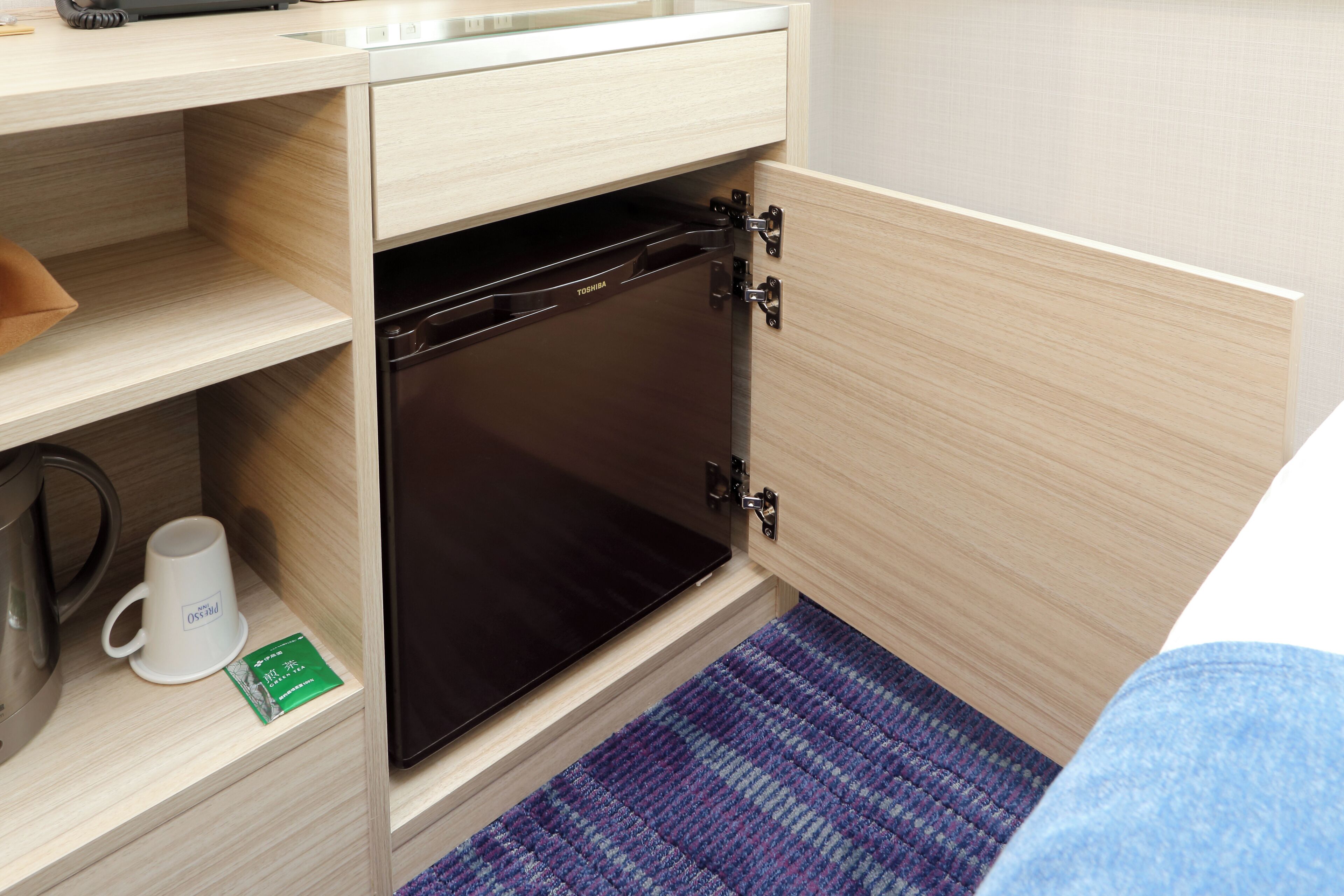 desk, laptop workspace, free wifi, bed sheets