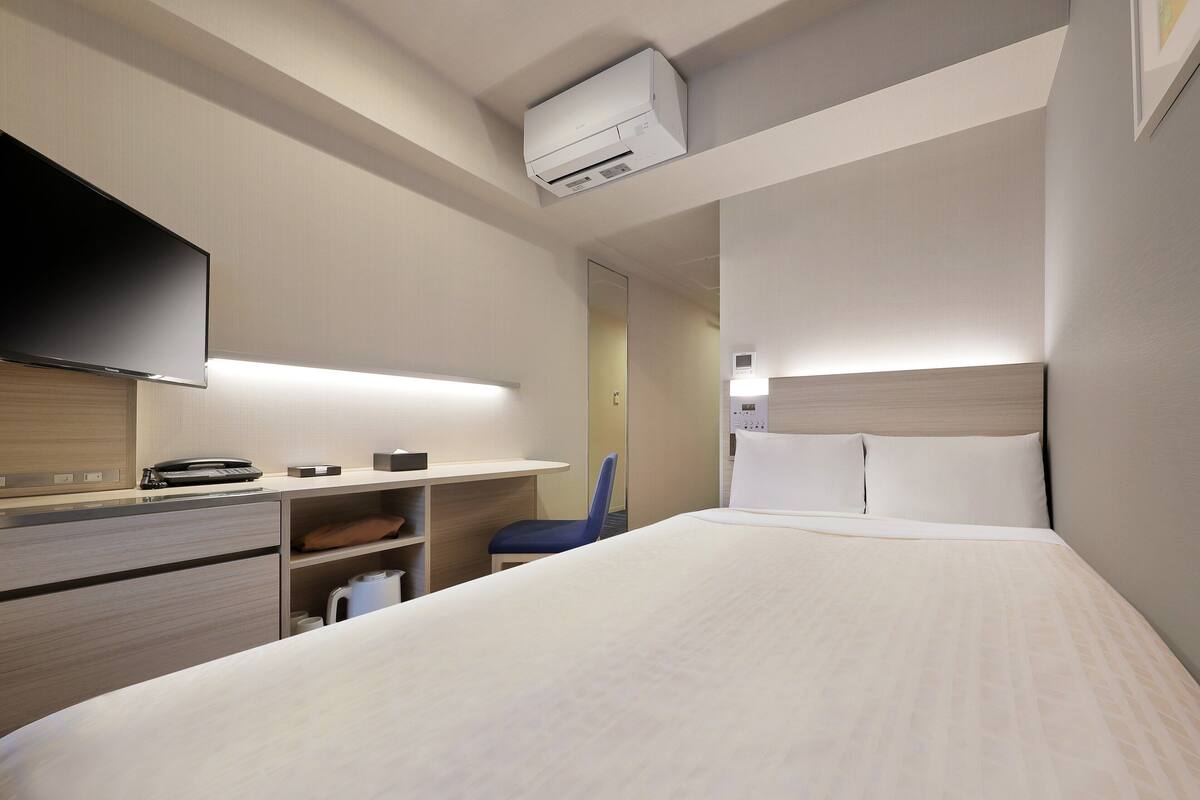 Kamar Double, Bebas Asap Rokok (Semi Double Room) | Meja kerja, ruang kerja ramah laptop, Wi-Fi gratis, dan seprai linen
