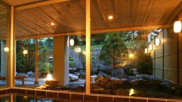 A spacious indoor area with a wooden ceiling, large windows, and a reflective floor. - Spa Esthetique Suichokan (Sapporo)