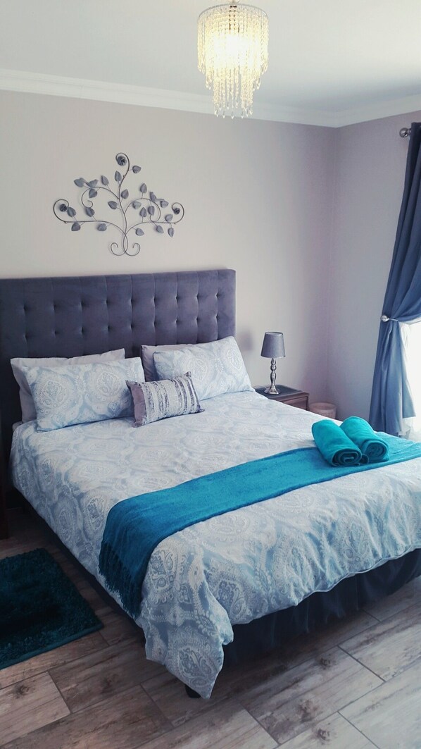 Superior-Apartment, 2 Schlafzimmer | 1 Schlafzimmer, Schreibtisch, Bügeleisen/Bügelbrett