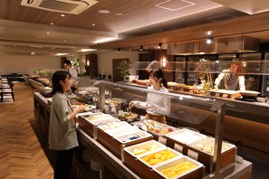 매일 뷔페 아침 식사(1인당 JPY 2800)