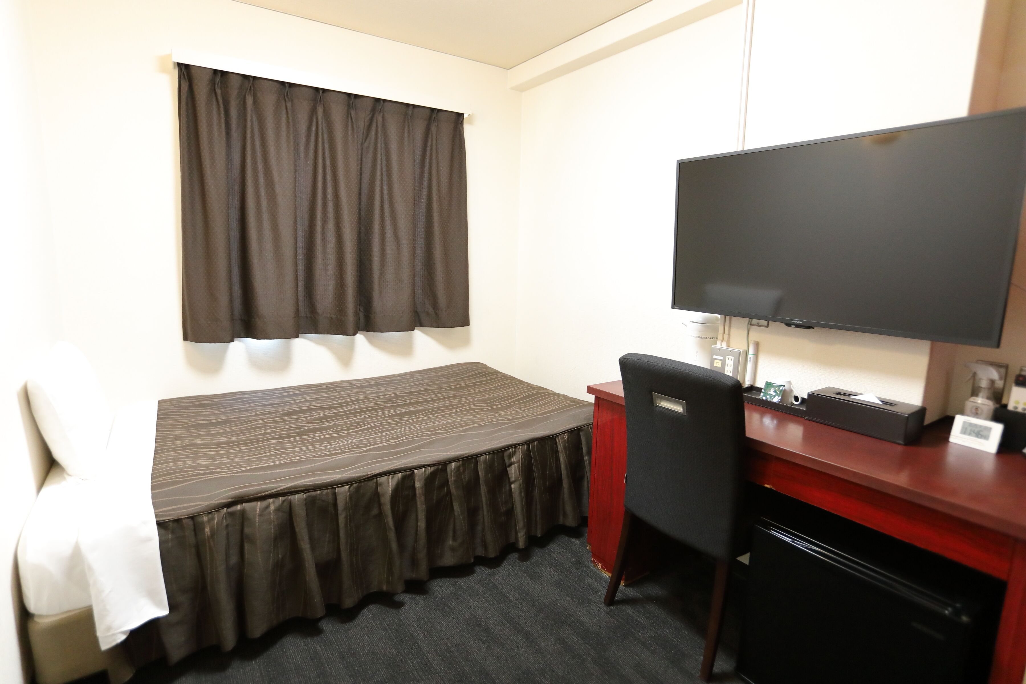 desk, blackout curtains, iron/ironing board, free wifi