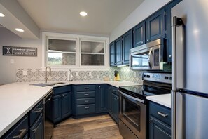 Fridge, oven, stovetop, coffee/tea maker