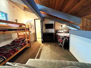 2 bedrooms, memory foam beds, Internet