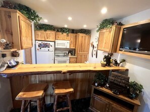 Microondas, horno, lavavajillas y cafetera y tetera 