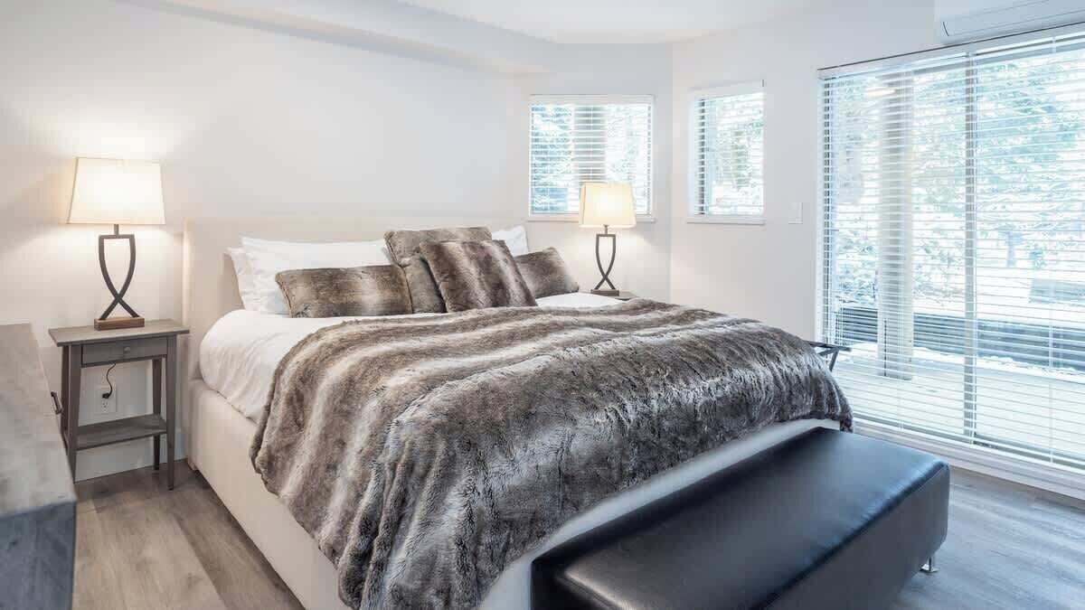 4 slaapkamers, een strijkplank/strijkijzer, gratis wifi, beddengoed