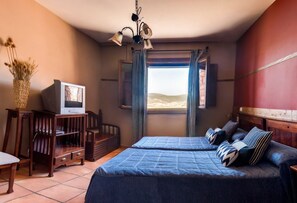 Doppel- oder Zweibettzimmer, Seeseite | Verdunkelungsvorhänge, schallisolierte Zimmer, Bügeleisen/Bügelbrett