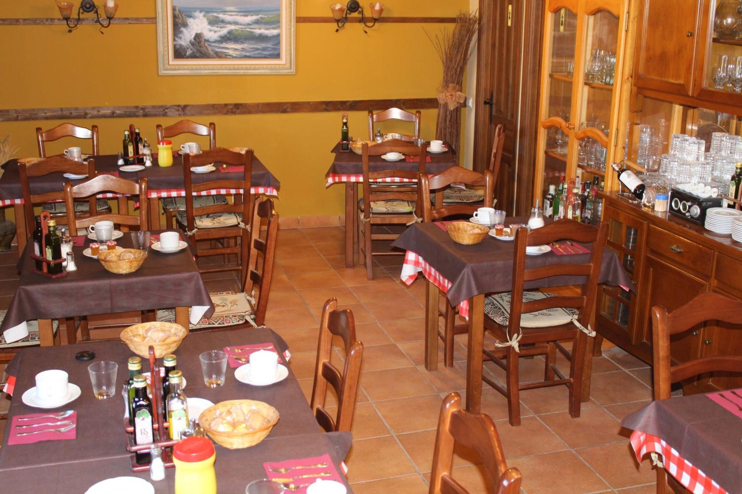 Frühstück, Mittagessen, Abendessen, lokale Küche 