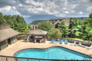 Piscina all'aperto, una piscina riscaldata