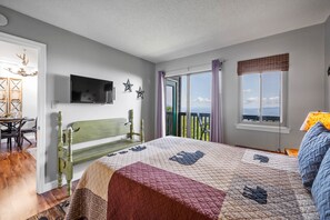 3 bedrooms, desk, iron/ironing board, free WiFi - SPECTACULAR VIEWS⭐️FastWiFi/HotTub/Sauna/Seasonal Pool/3.5 miles to Gatlinburg  (Gatlinburg)