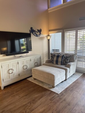 Télévision, table de tennis de table