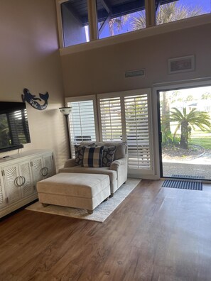 Télévision, table de tennis de table